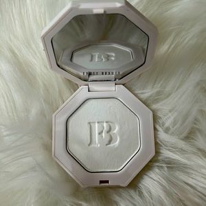 Fenty Beauty Killawatt Metal Moon Highlighter